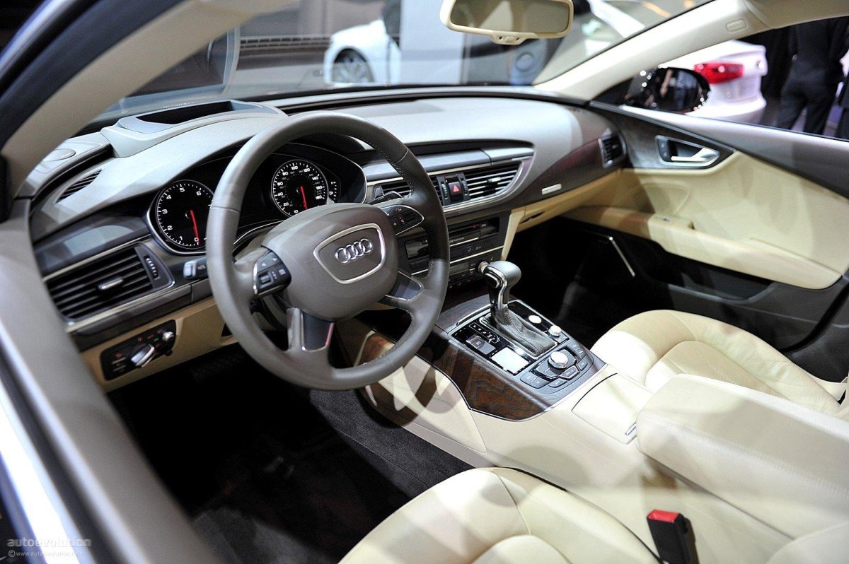 Ауди а7 белый салон