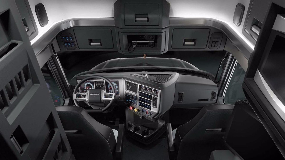 Тягач Mack Anthem 2020 внутри