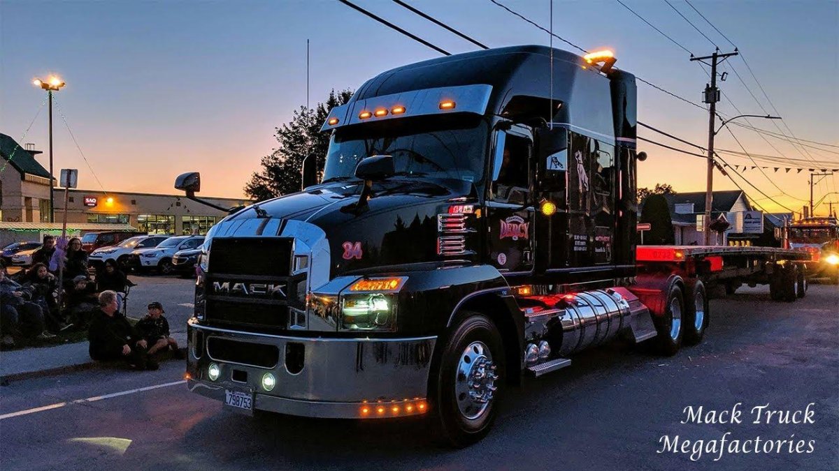 Тягач Mack 2020