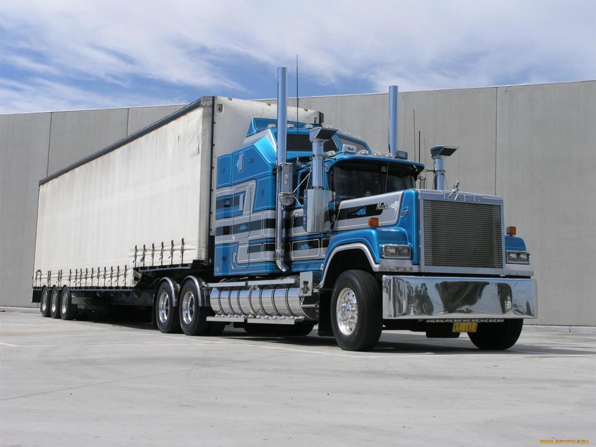 Грузовики Mack Superliner