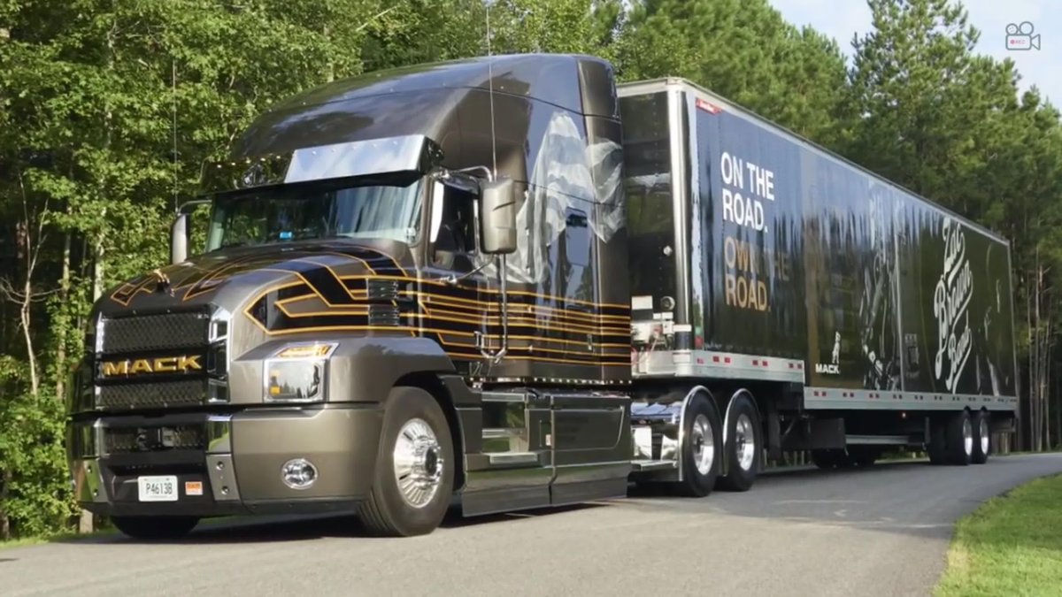 Тягач Mack Anthem