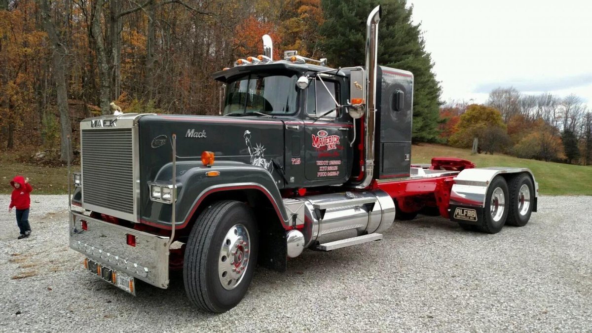 Грузовики Mack Superliner