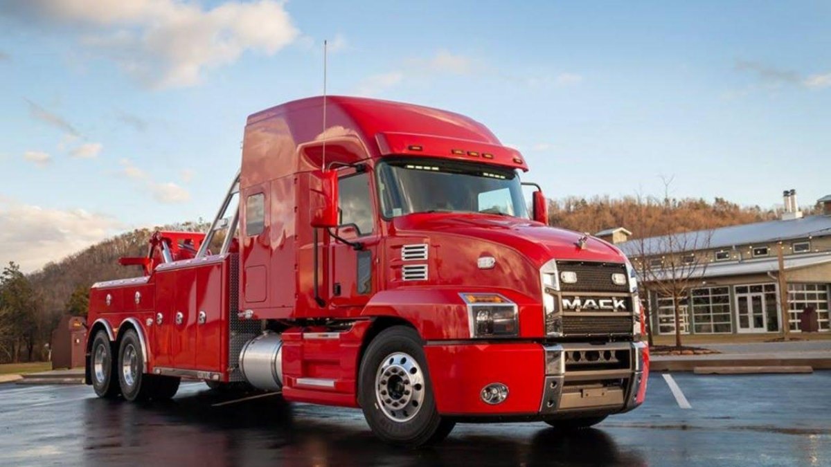Тягач Mack 2020