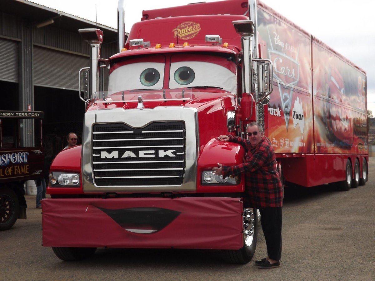 Mack Trucks. Тягач