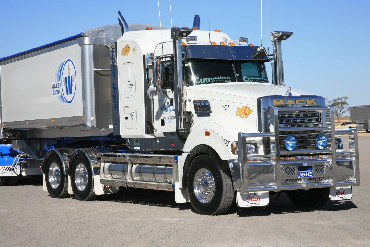 Грузовик Mack r401