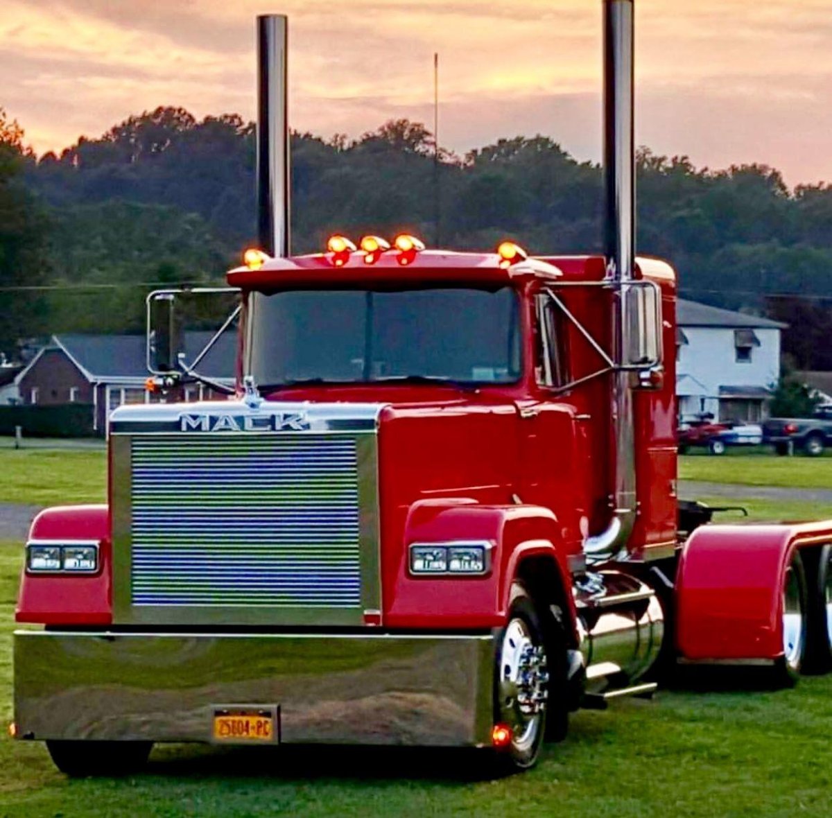 Тягач Mack Superliner