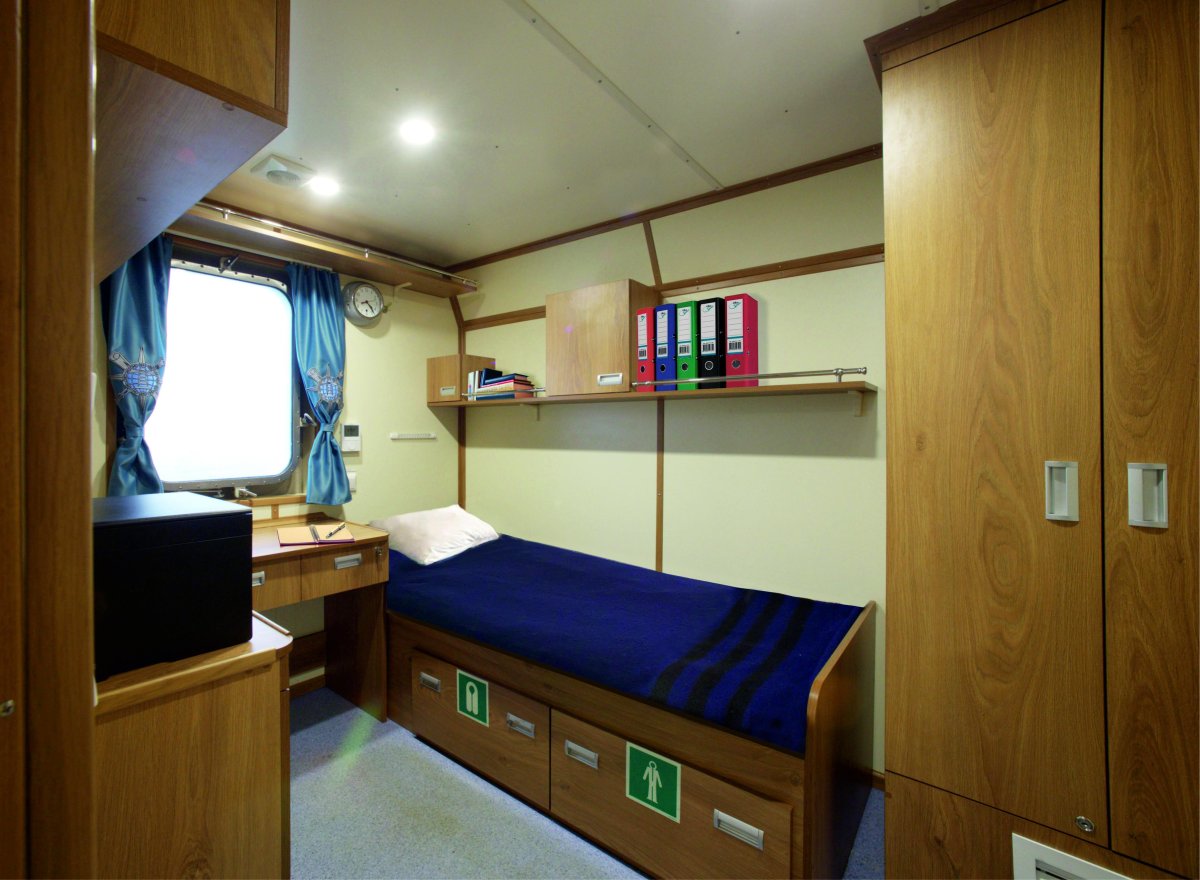 Судовая мебель