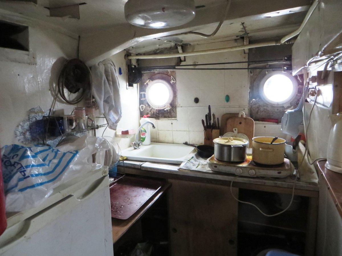 Катер Ярославец каюты