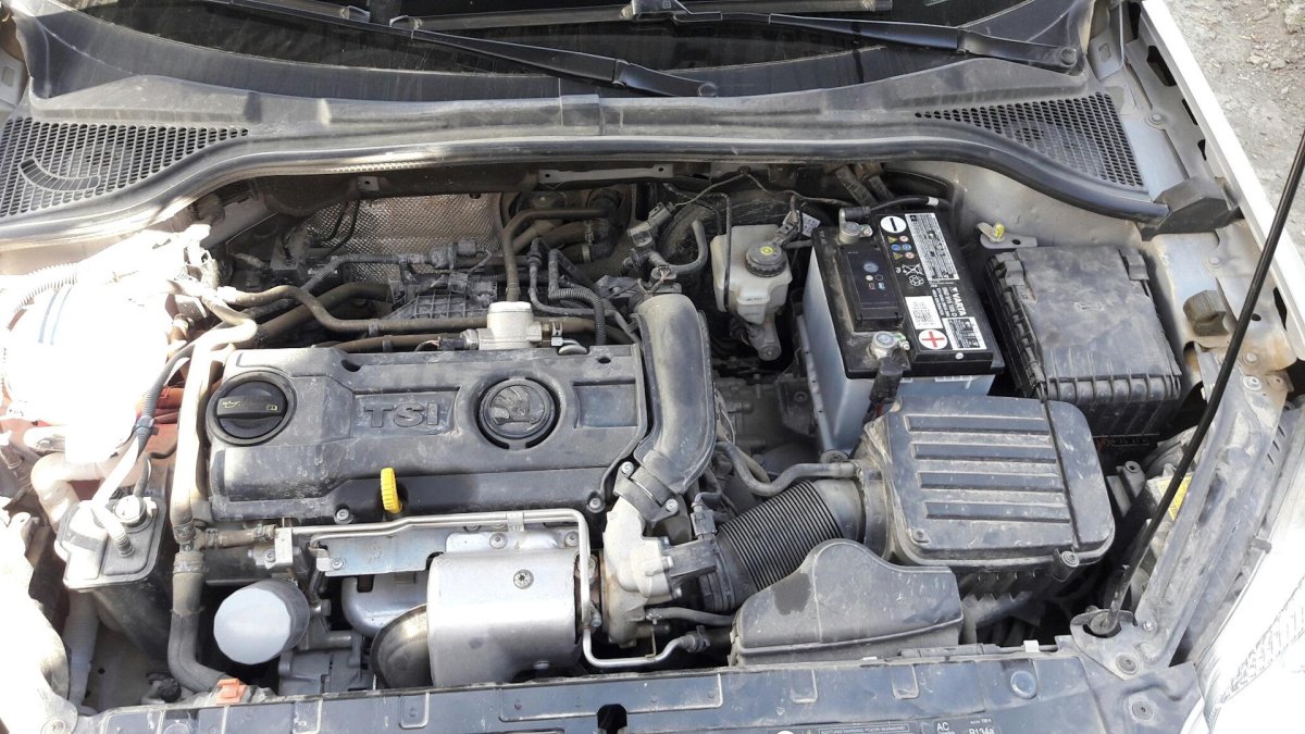 Моторный отсек Skoda Yeti 1.8