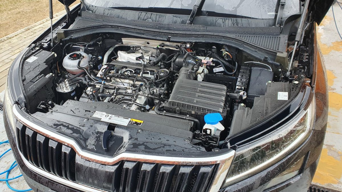 Моторный отсек Шкода Кодиак