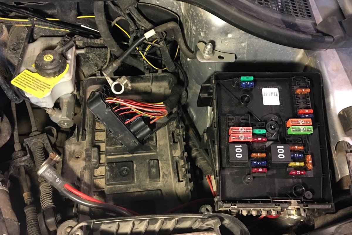 Yeti 1.2 блок предохранителей