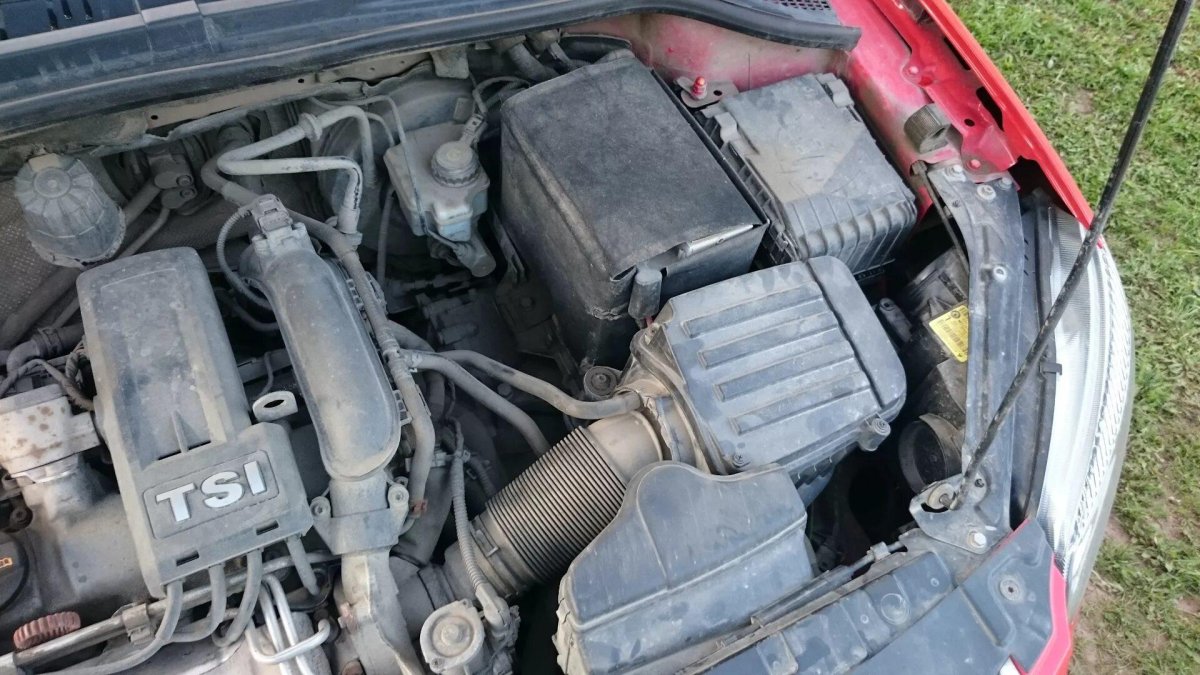 Подкапотное пространство Шкода Йети 1.2