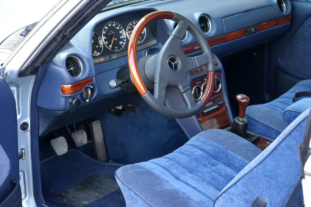 W123 Mercedes синий салон