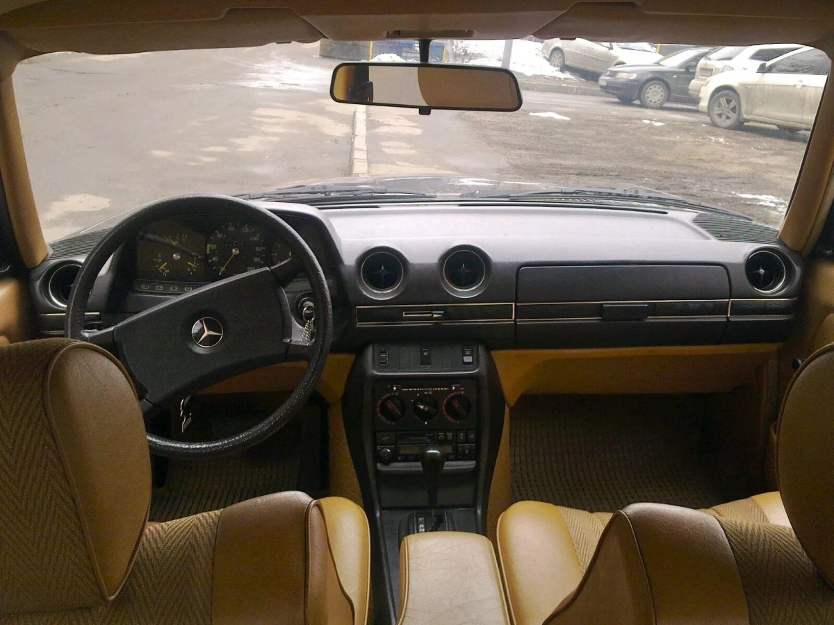 Мерседес 123 салон