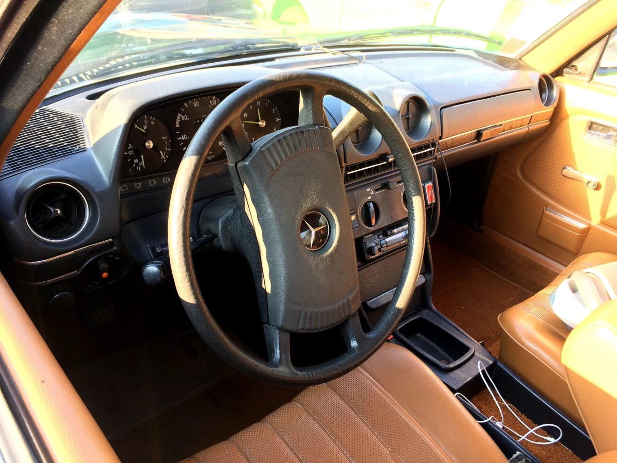 Mercedes 200d w123 салон