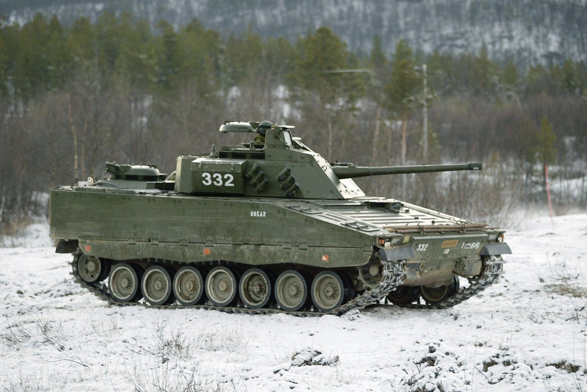 БМП Швеции cv90