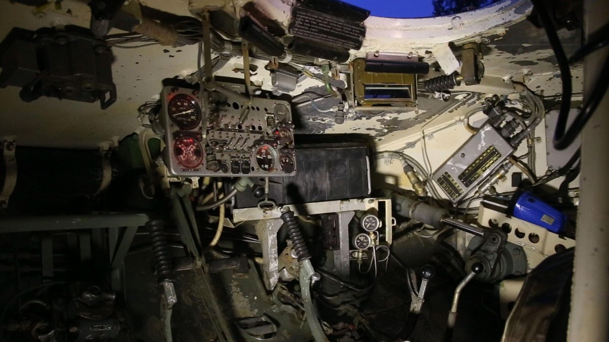 Кабина мехвода БМП 2