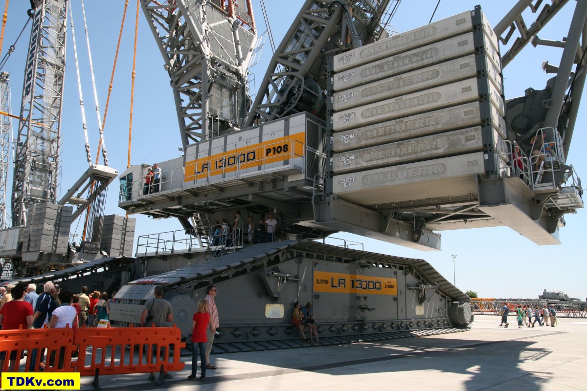 Кран Либхер LR 13000