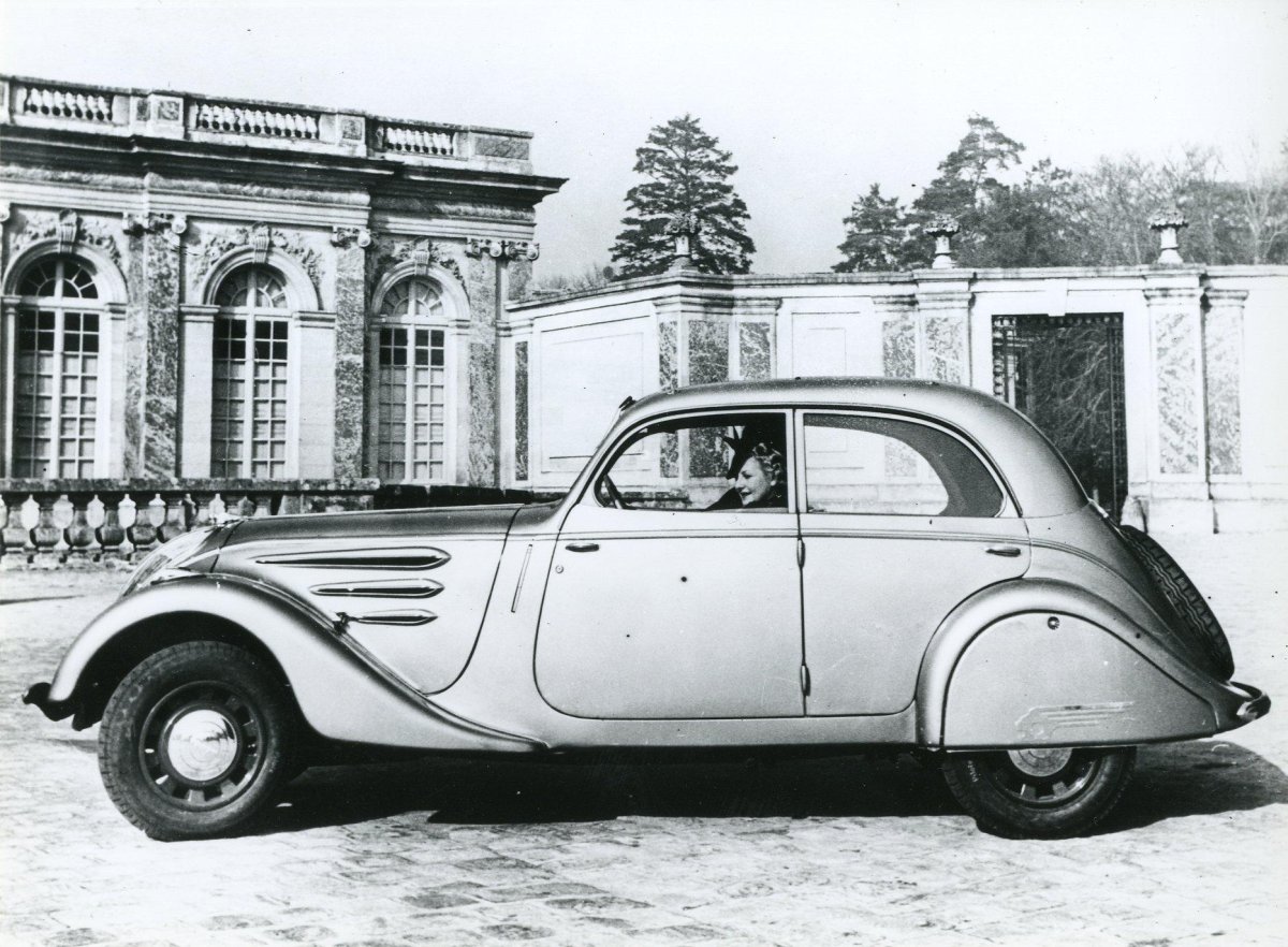 Peugeot 401 Saloon 1935 вид спереди