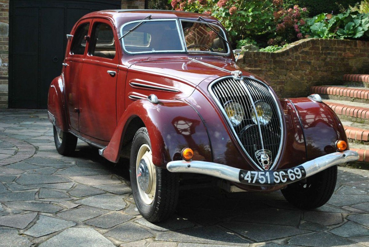 Peugeot 302