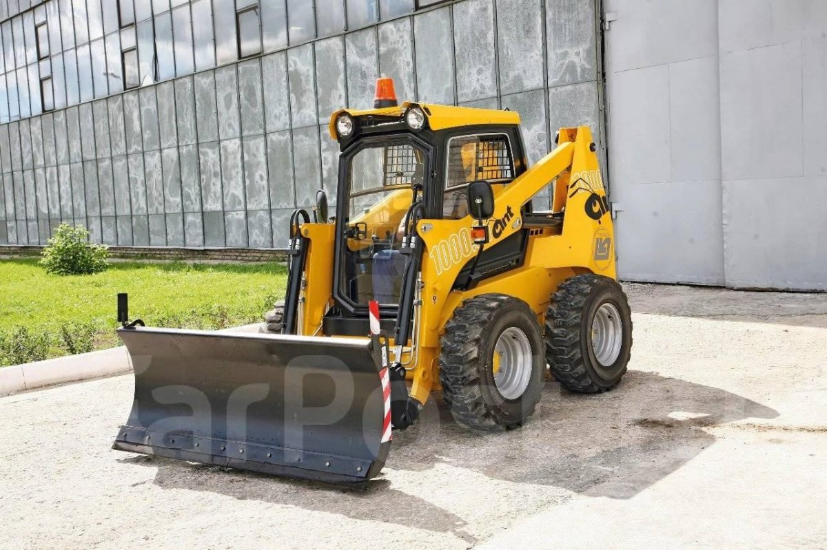 Мини погрузчик Ant 1000