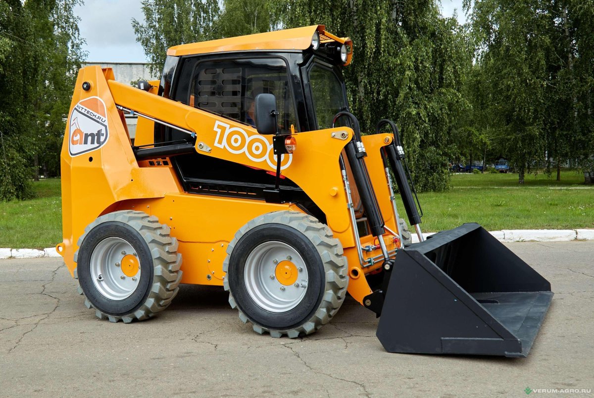 Мини погрузчик Ant 1000