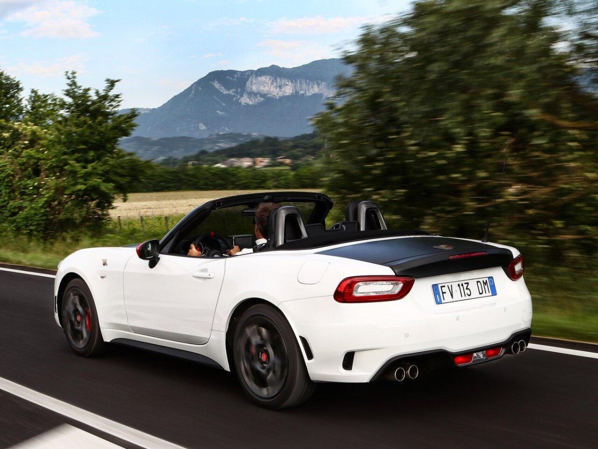 Фиат 124 Spider Abarth