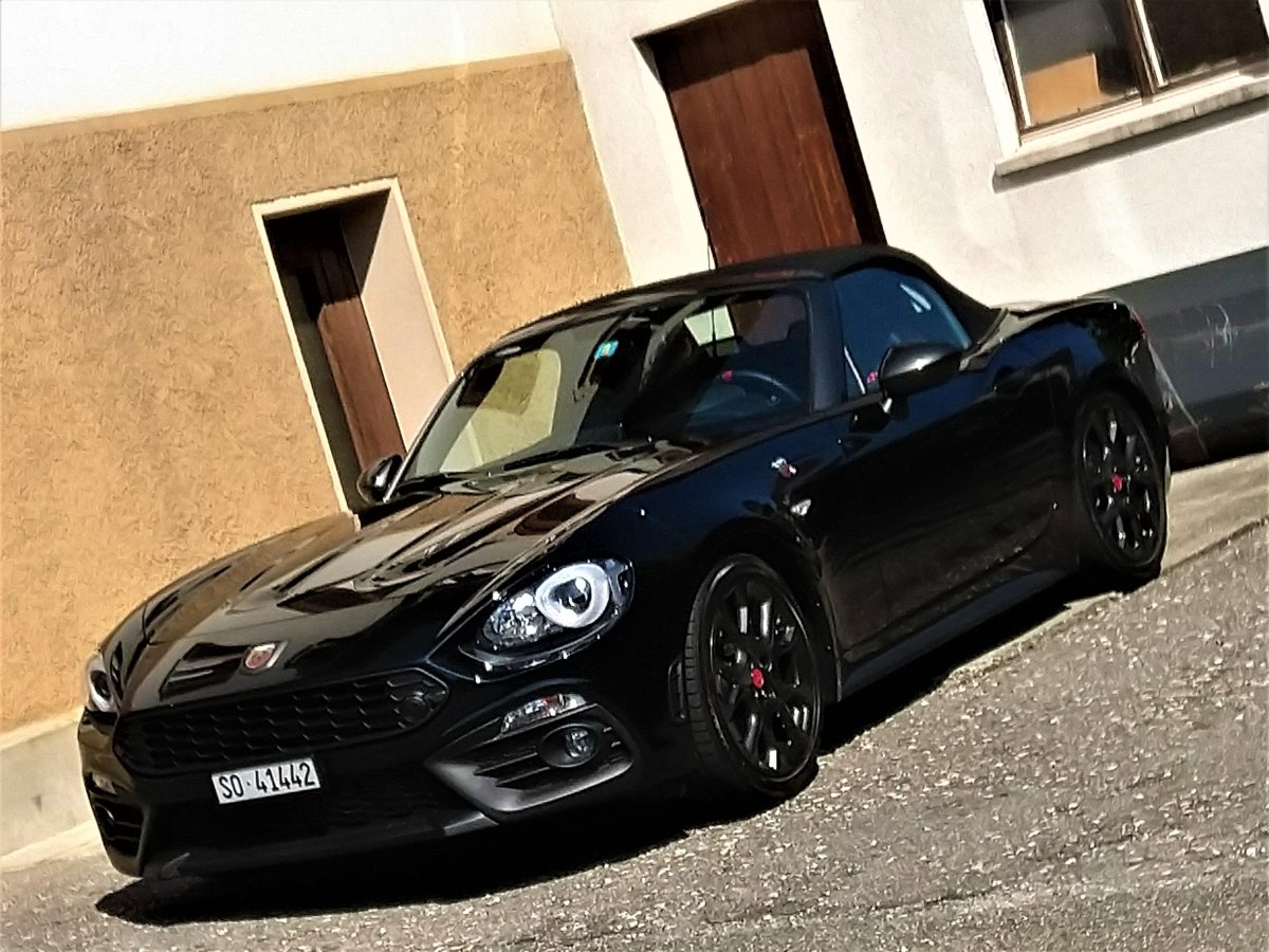 Abarth 124 Spider Black