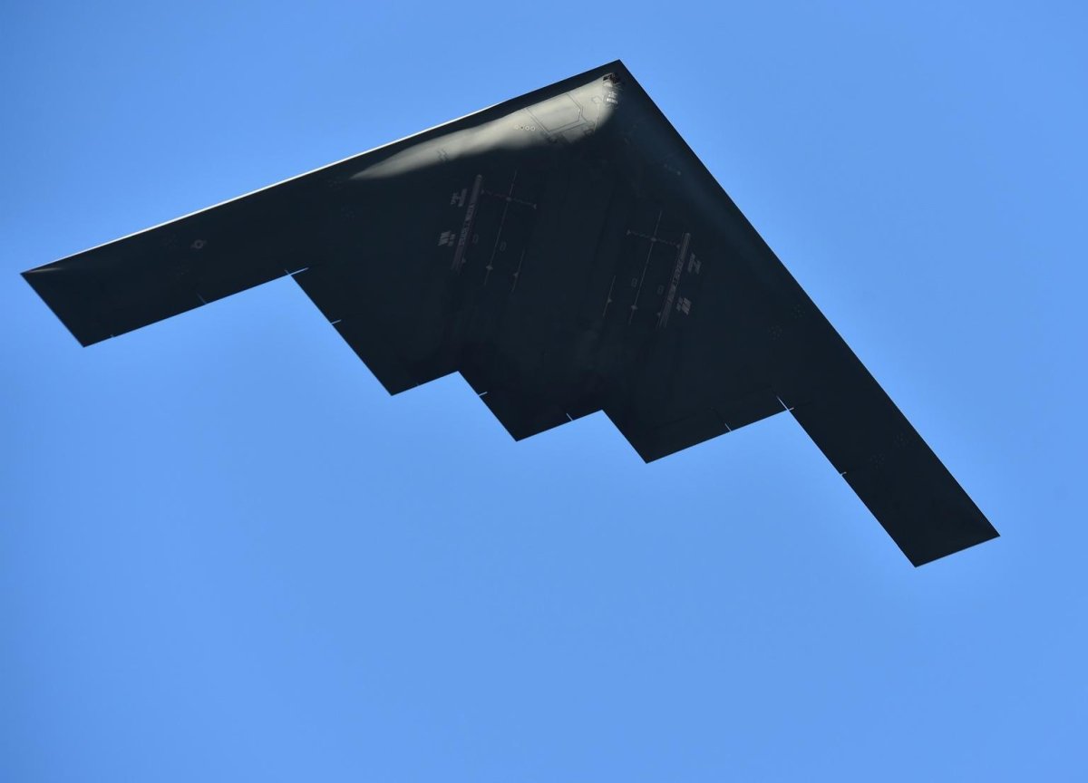 B-21 Raider самолет