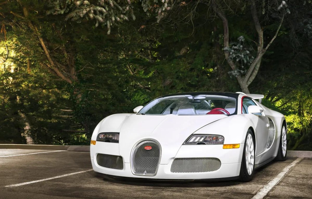 Bugatti Veyron белый