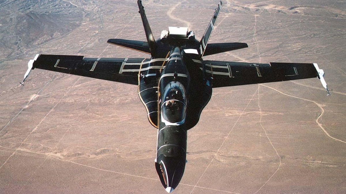 F 18 истребитель