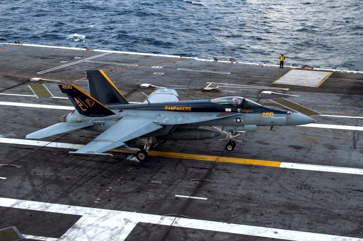 Авианосец Карл Винсон США