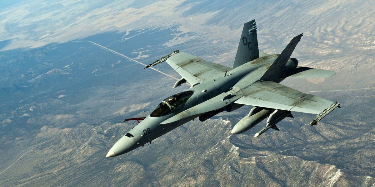 F 18 истребитель