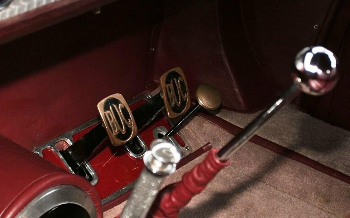 Bucciali TAV 8 Roadster par Saoutchik '1930