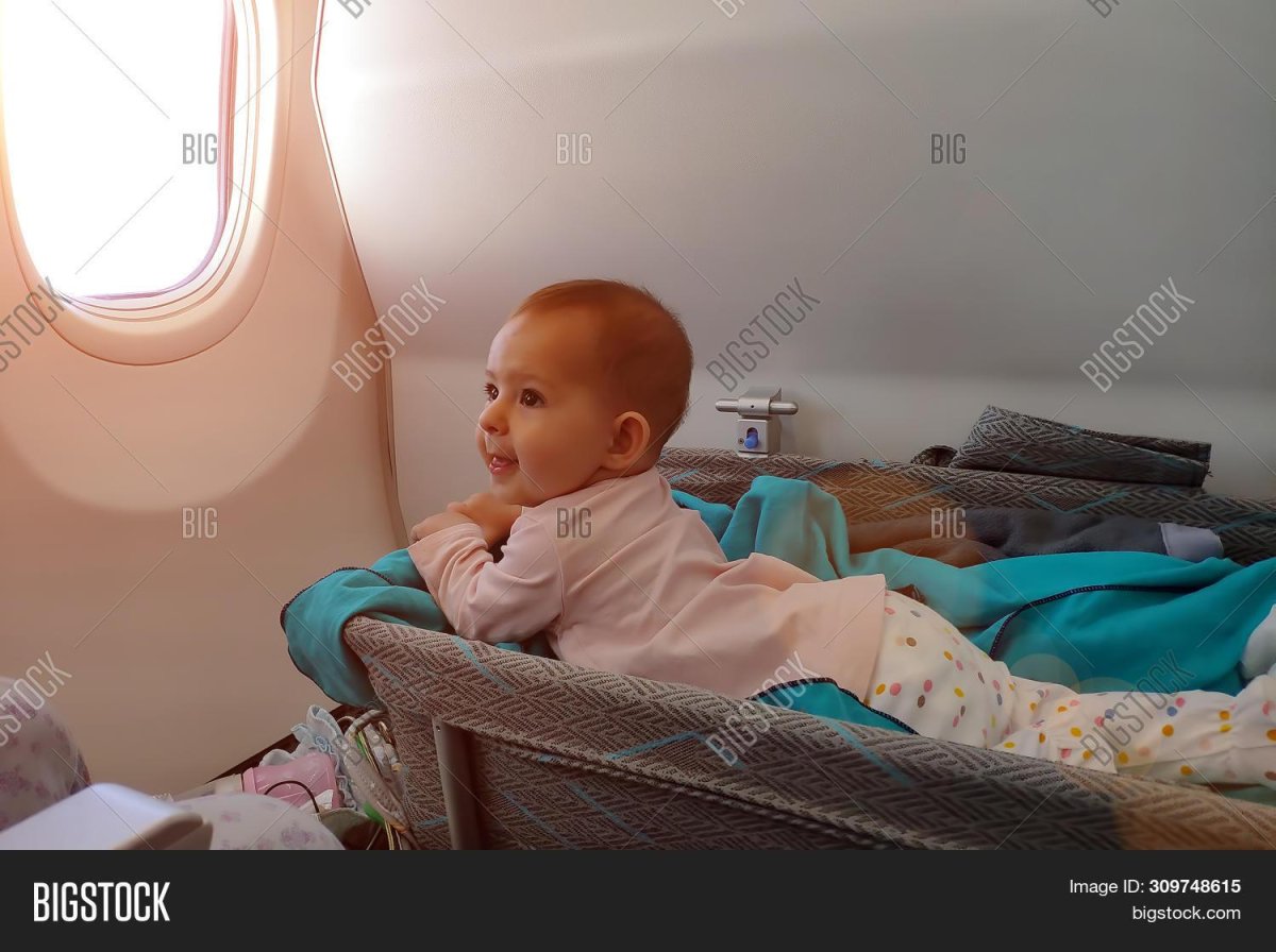 Люлька в самолете для ребенка