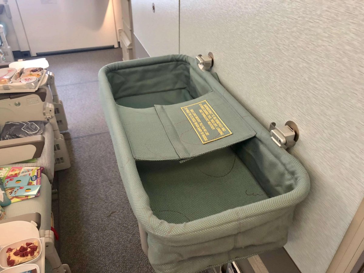 Как заказать люльку в Emirates