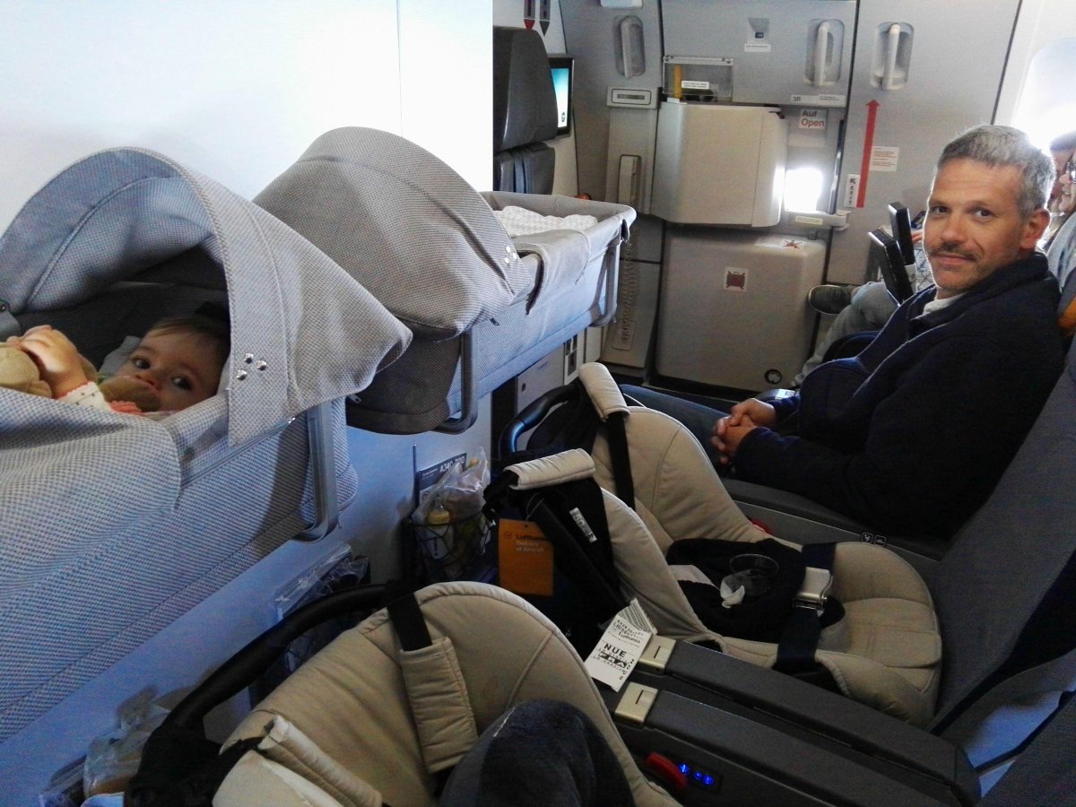 Люлька для новорожденных в самолете Аэрофлот