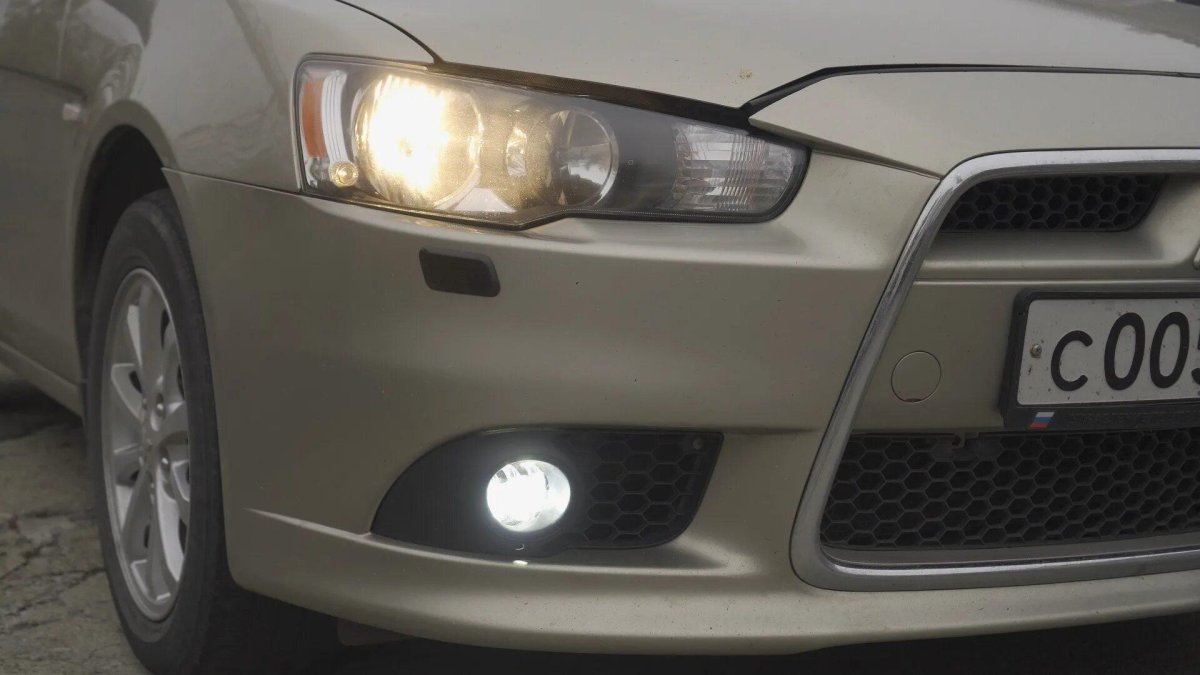 Противотуманные фары Митсубиси Лансер 10 диодные