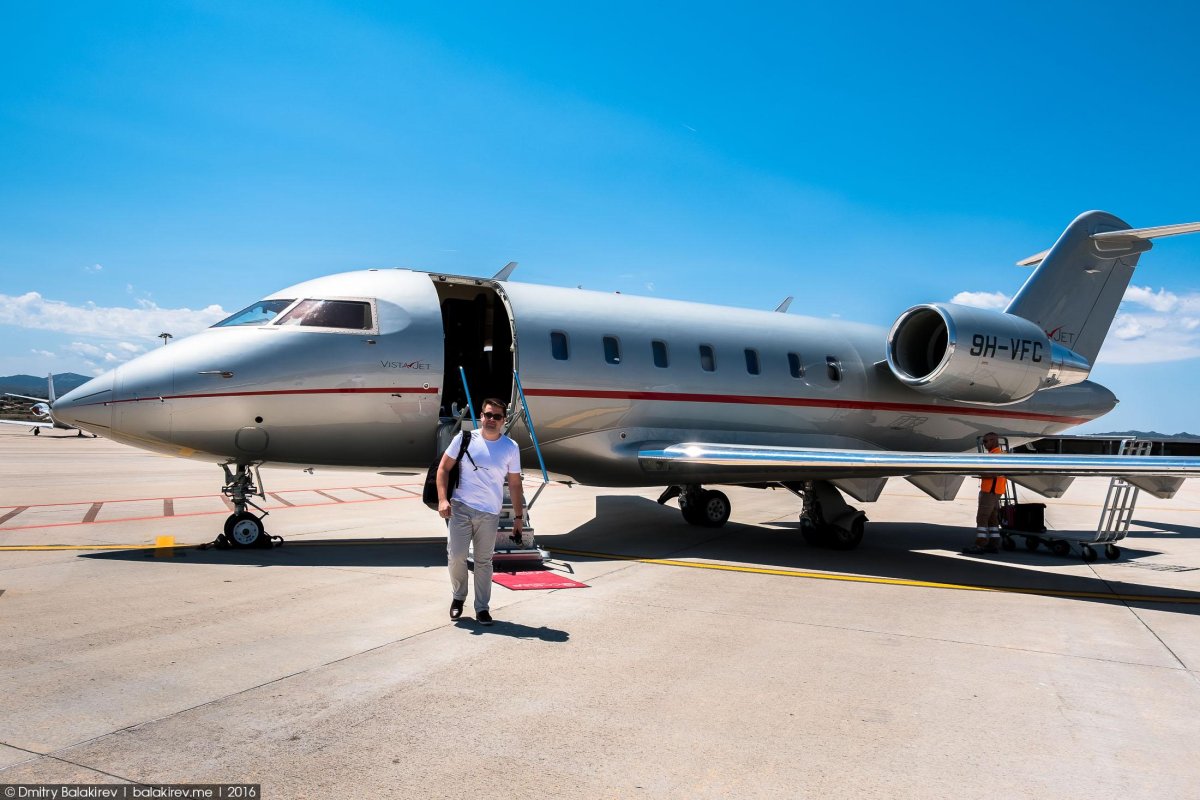 Самолет бизнес Джет