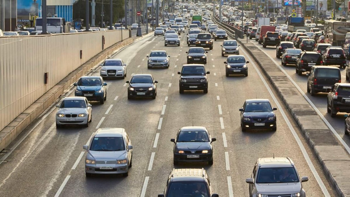 Автомобиль на дороге