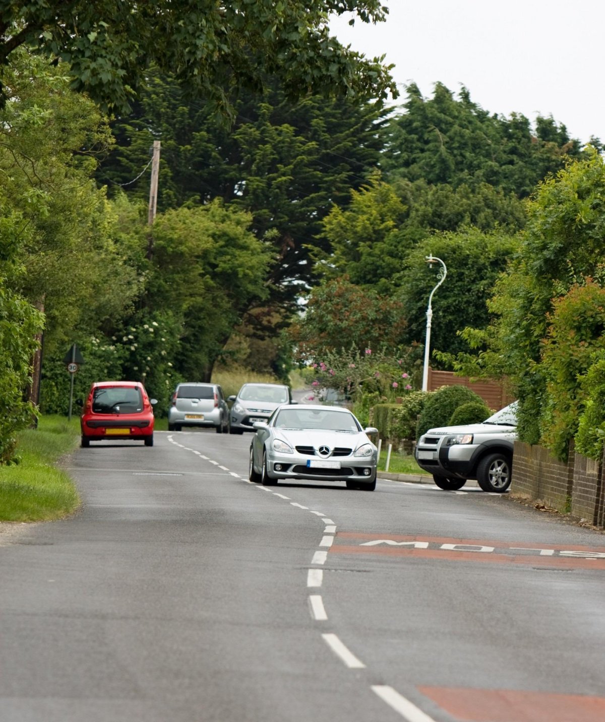 Машина на дороге