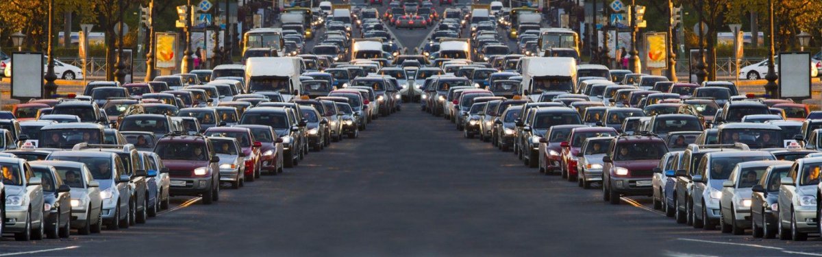 Много машин на дороге