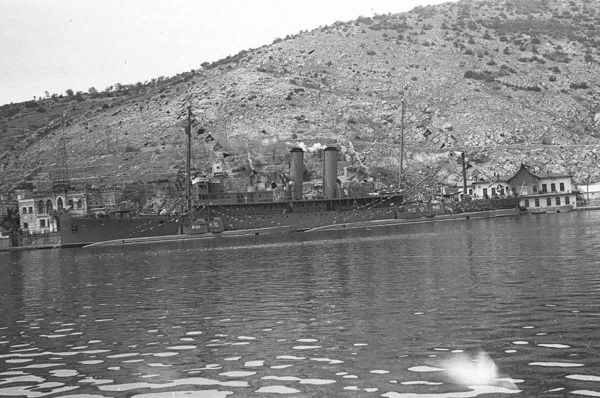 Плавбаза Эльбрус