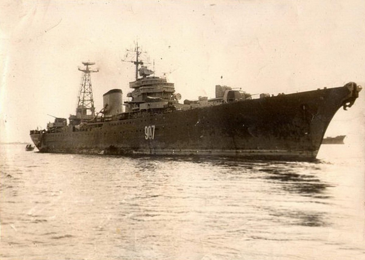 Плавбаза подводных лодок Магомед Гаджиев