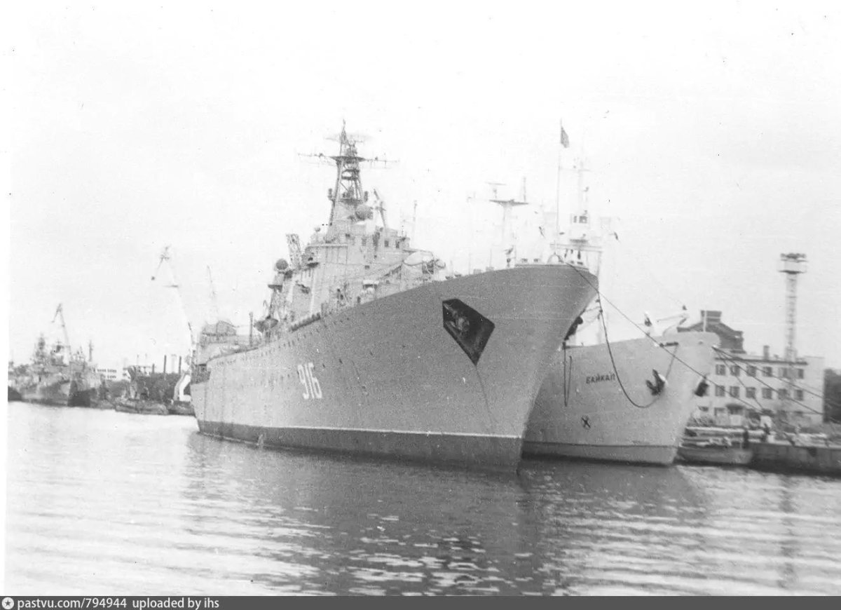 Плавбаза Иван Колышкин Северный флот