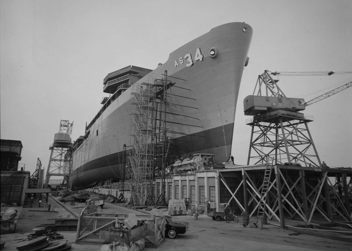 Плавбаза ВМС США