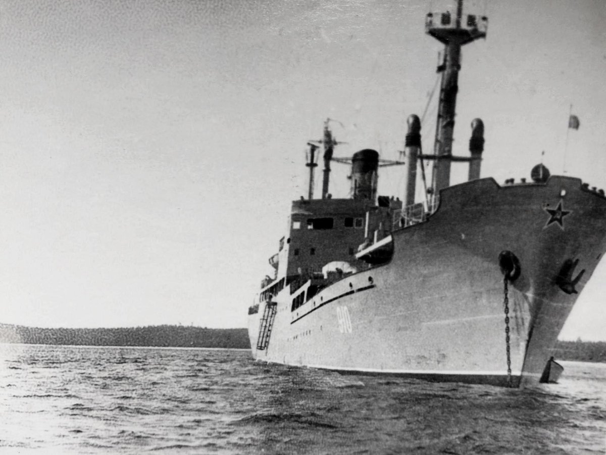 Плавбаза Двина