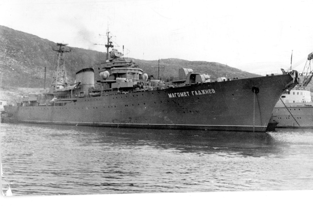 Плавбаза подводных лодок Магомед Гаджиев