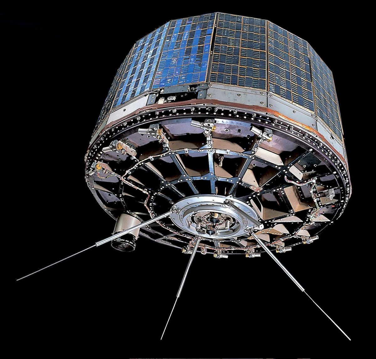 Первый метеорологический ИСЗ "тирос-1"