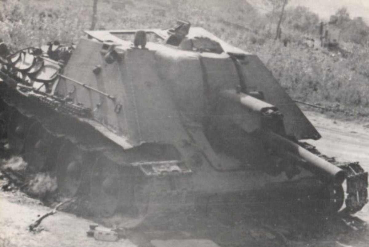 Подбитый танк Су-122